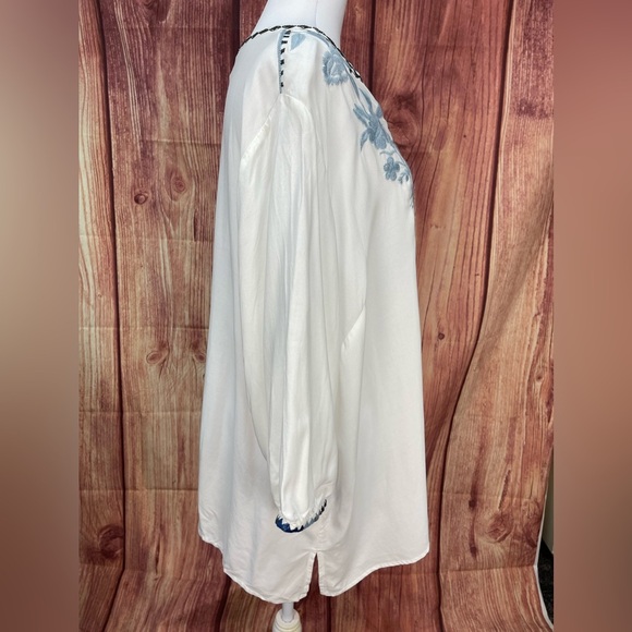 C&C California white and blue floral embroidery boho flowy women’s blouse 1X - Picture 3 of 17